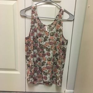 Tank version of Frenchi Top ASO Lydia Martin